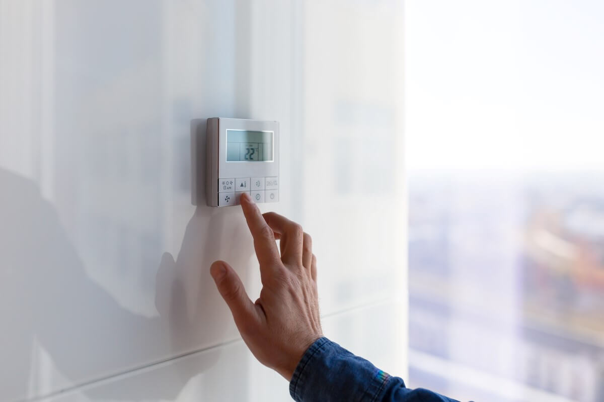 Jaką rolę odgrywa termostat w systemach ogrzewania na podczerwień?