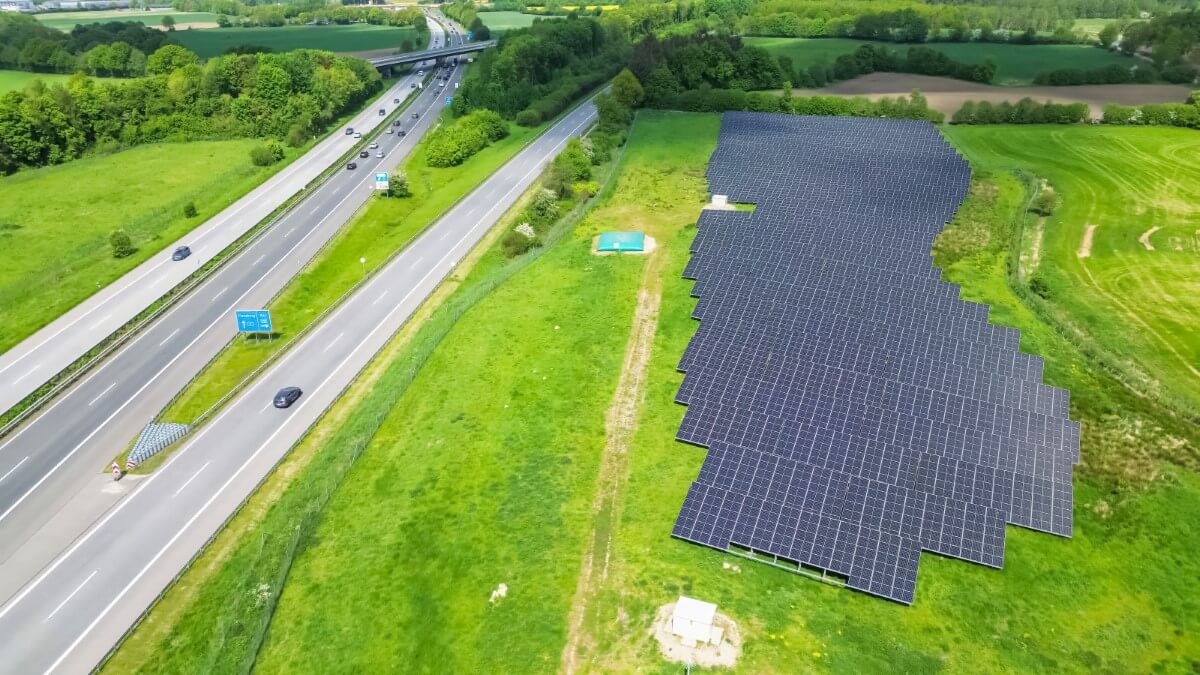 Farmy fotowoltaiczne – korzyści z wykorzystania energii słonecznej.